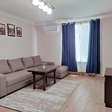 Renovated 1 Bedroom With King Size Bed In Kentron يريفان المظهر الخارجي الصورة