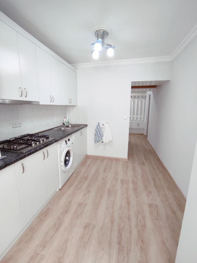 Renovated 1 Bedroom With King Size Bed In Kentron يريفان المظهر الخارجي الصورة