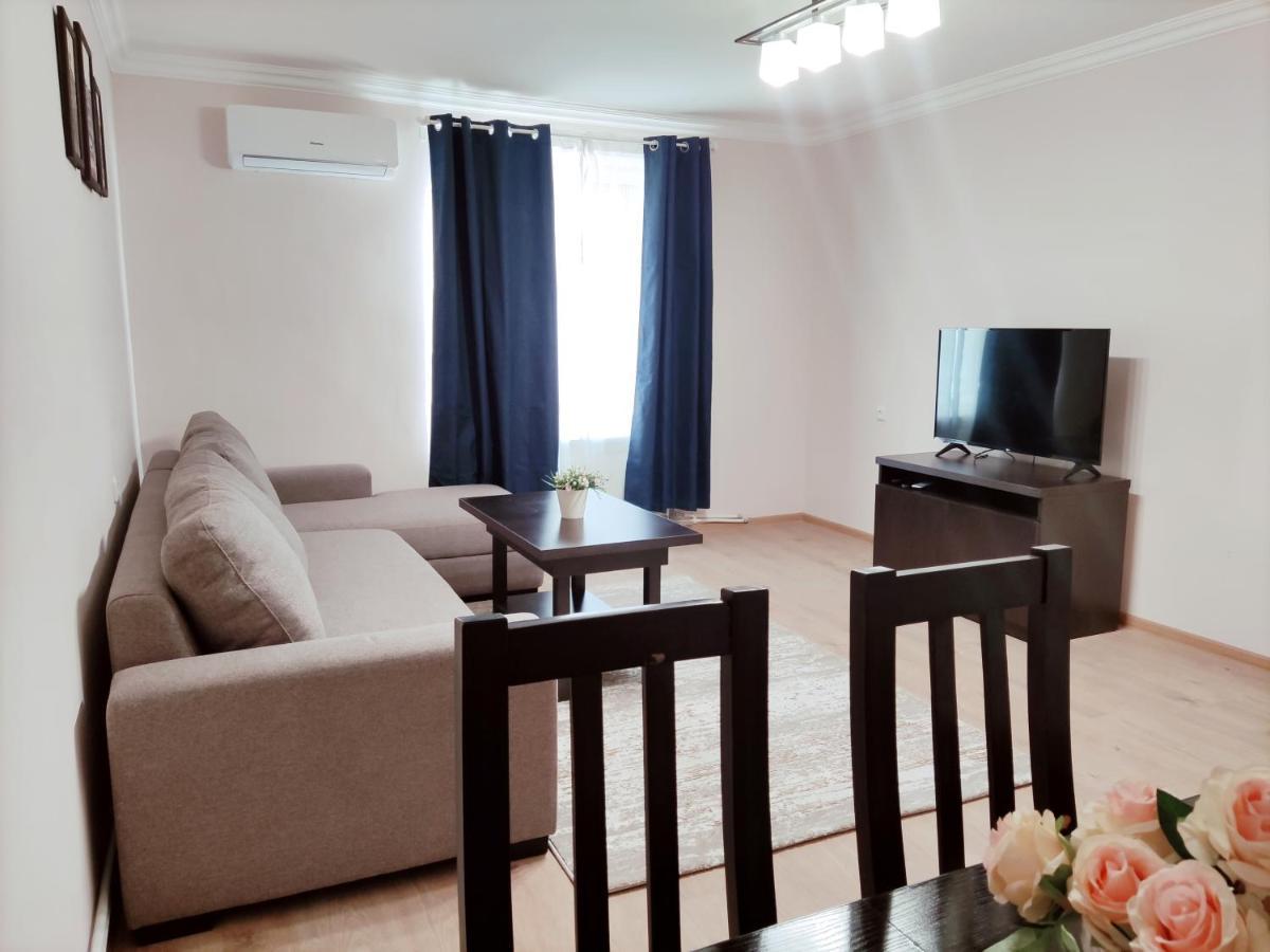 Renovated 1 Bedroom With King Size Bed In Kentron يريفان المظهر الخارجي الصورة